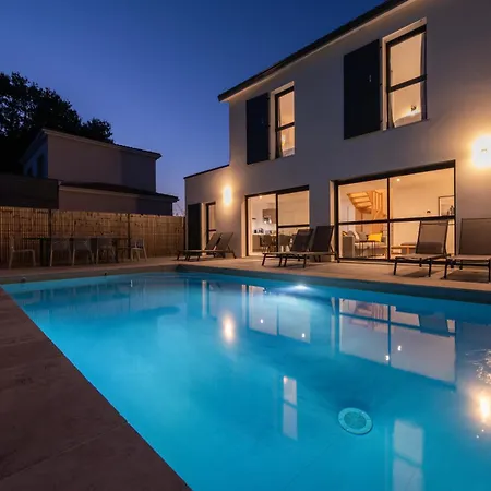 4 Chbres Avec Piscine Villa